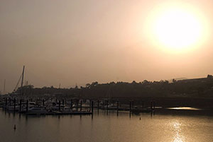 Sun trying to shine through the smog caused by particulate pollution and smoke in the atmosphere giving the air a very poor quality due to toxic photochemicals. Credit: Stephen D Gibson, photohome.co.uk